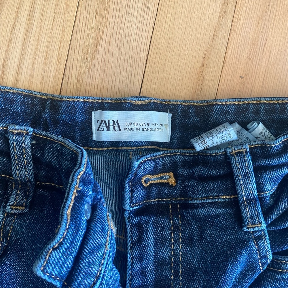 Zara skinny straight leg jean. Size 6. Worn once.